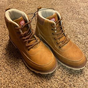NWT: ECKO UNLTD. LITTLE KID SANTIAGO BOOTS!! size 5